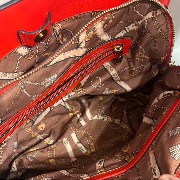 La Terra Vegan Leather Shoulder Medium Size Red Handbag Zipper and Snap Closure - Picture 7 of 16